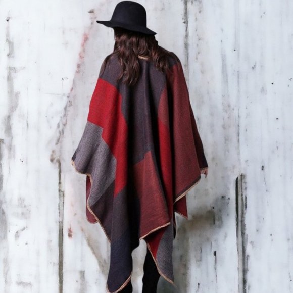 Lululemon Bundle Up Scarf Sweater Wrap in Cranberry Red Black & /Dark Slate Gray - Picture 1 of 11